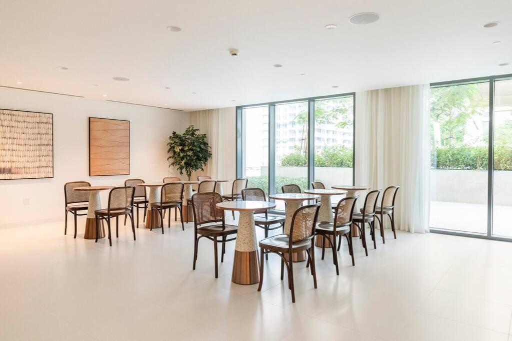 Luxury Beach Front 1br