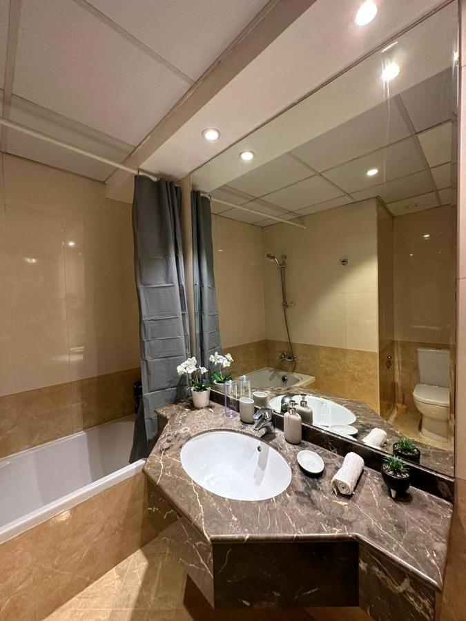 Serenity View: Modern 1br In Marina Apartment Dubai