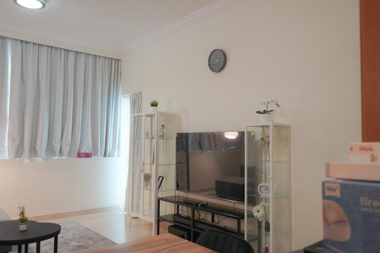 Serenity View: Modern 1br In Marina Apartment Dubai