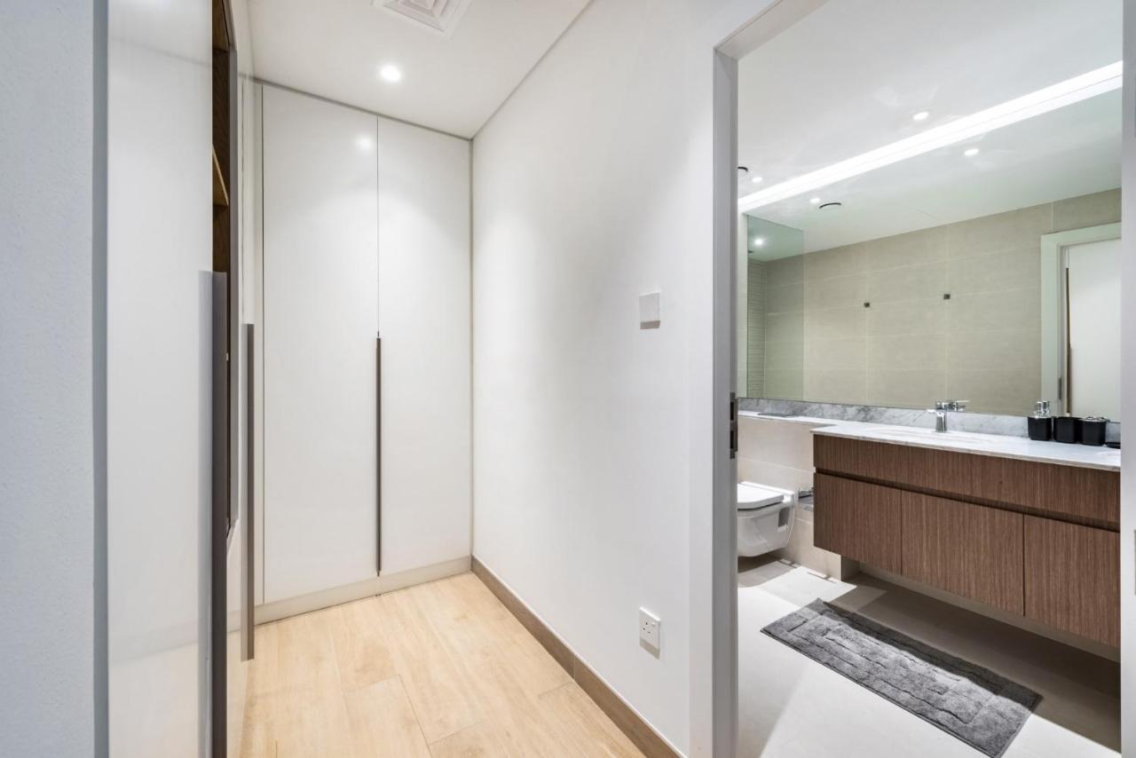 Apartment Spacious 2br Flat, La Rive 2