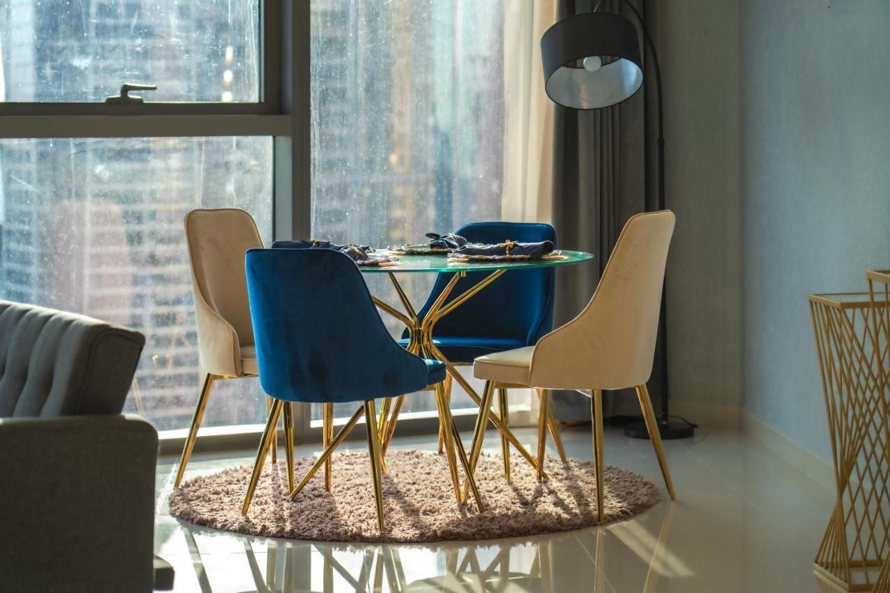 Magical Rooftop Pool In Downtown With Burj Khalifa & Sea View! Apartment
