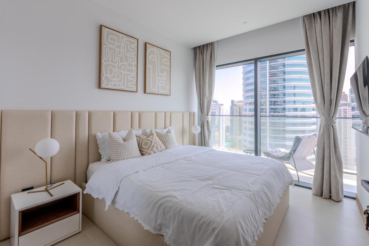 Luxe Nautical Style 2 Bd In Vida Yacht Club Apartment *