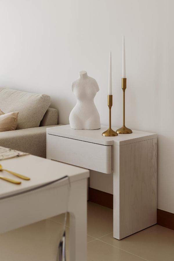 Luxe Nautical Style 2 Bd In Vida Yacht Club Dubai
