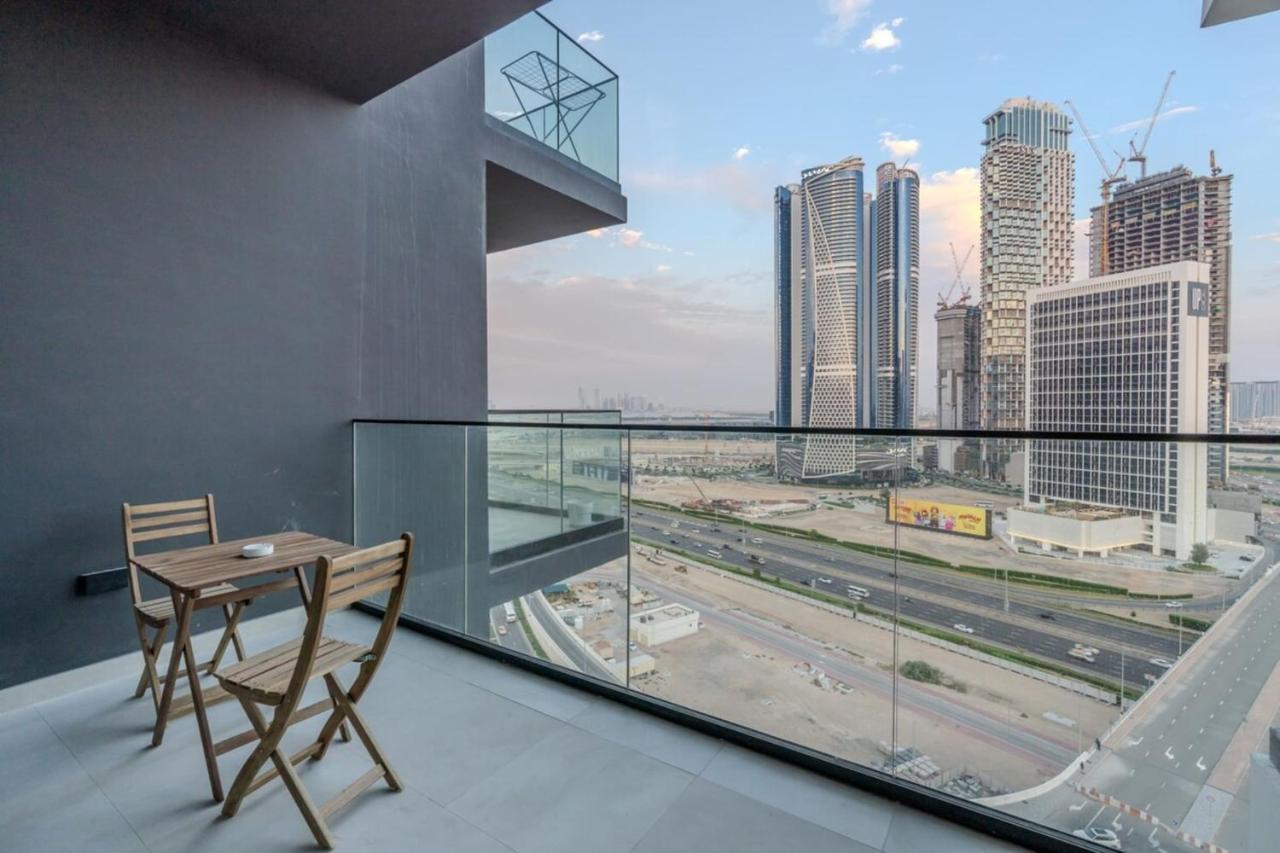 Contemporary Business Bay!