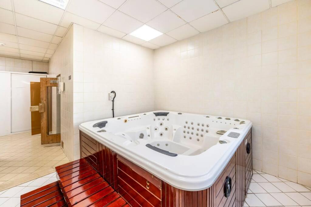 Amazing 1br At Silicon Oasis For Family Apartment