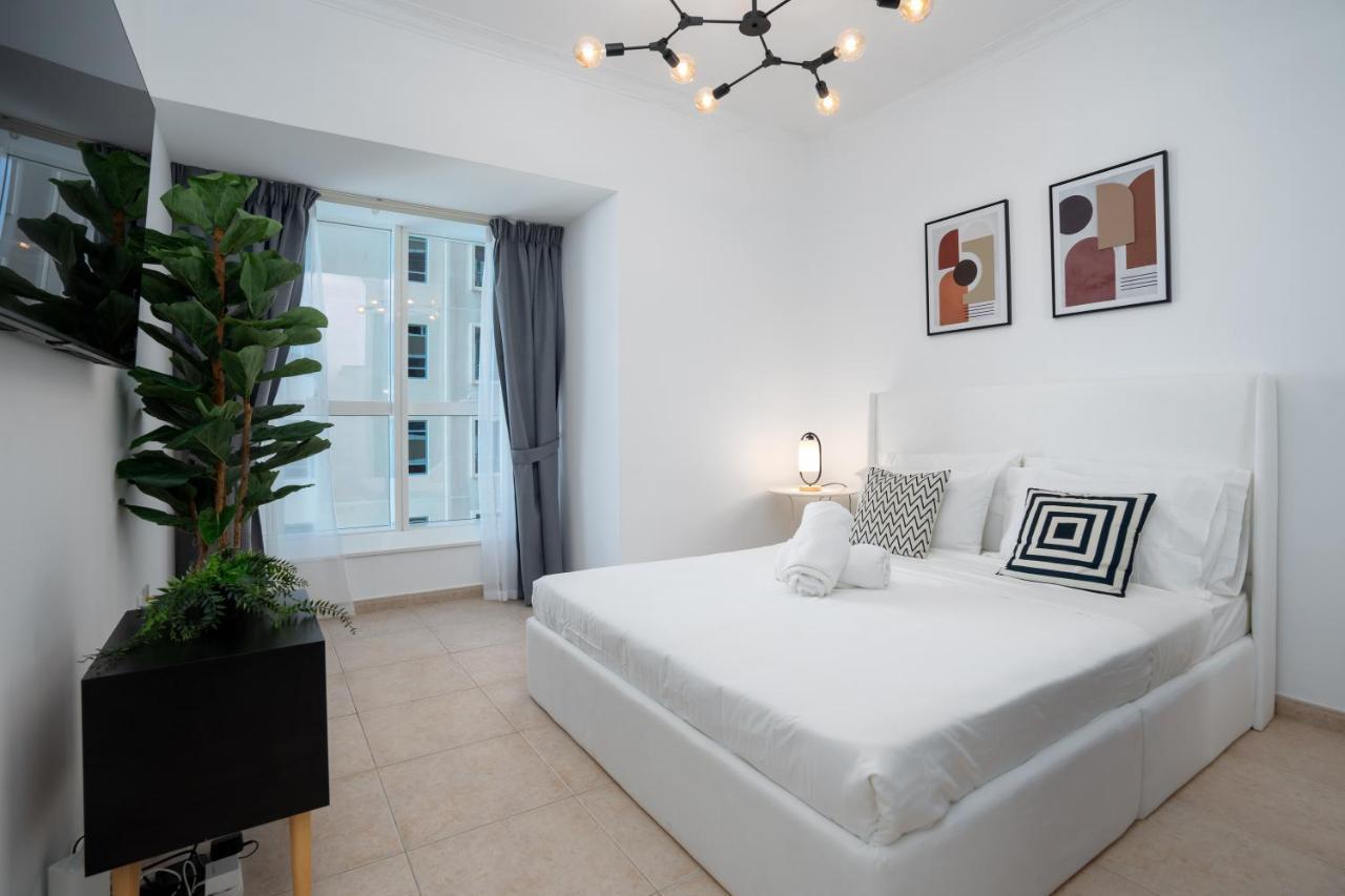 Apartment 360 Views Marina! Stunning 2br En