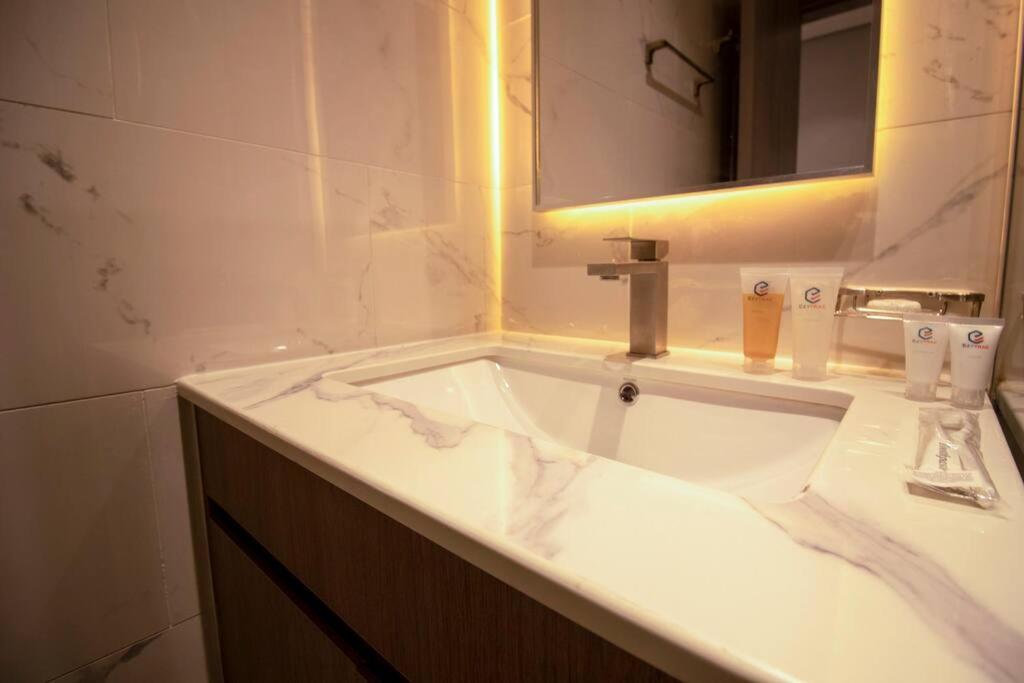 Compact In Dubailand V Tower - Ezytrac Apartamento