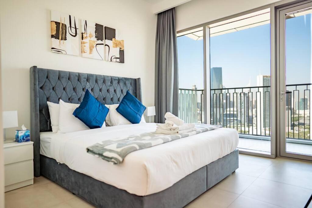 Apartment Downtown Views 2br Luxury Pool And Skyline Dubai
