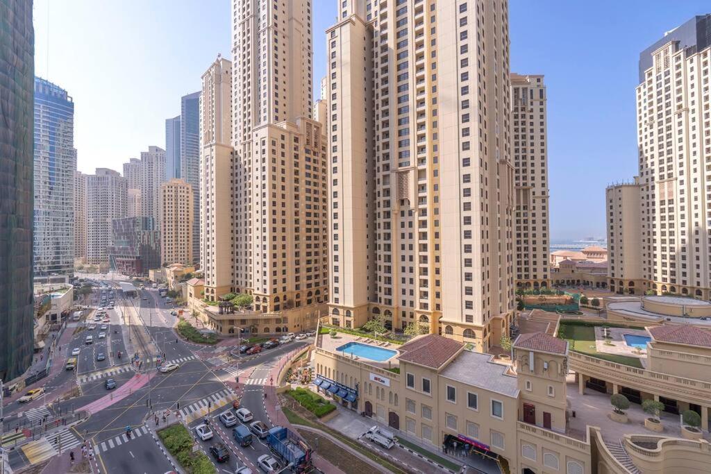 New Listing - Czechin - Jbr A Few Steps Away Apartment *