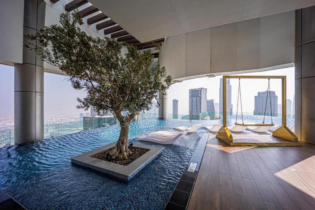 Magical Rooftop Pool In Downtown With Burj Khalifa & Sea View! Apartment Dubai