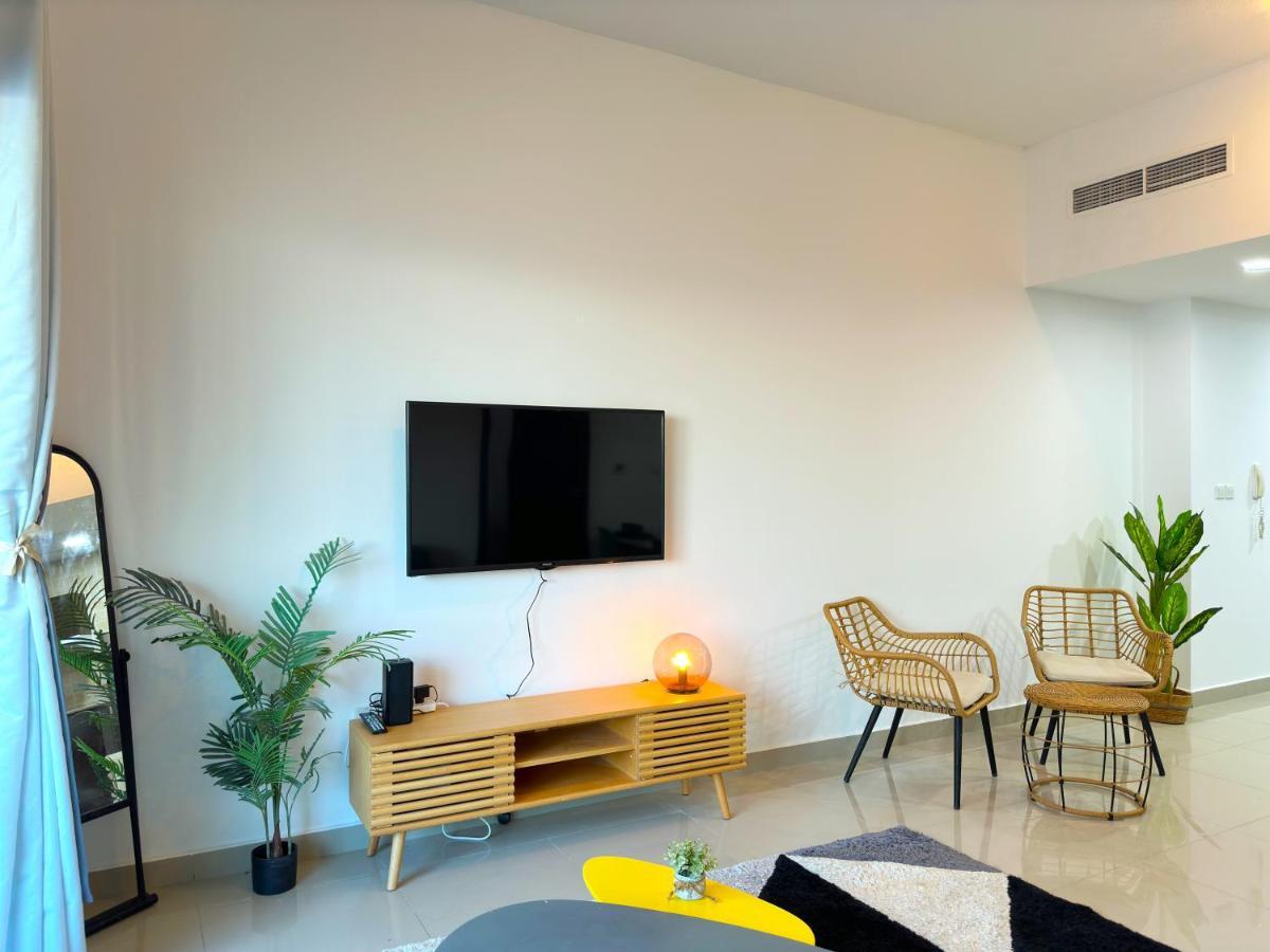 Luxury & Centric Flat With Balcony Views In Marina *
