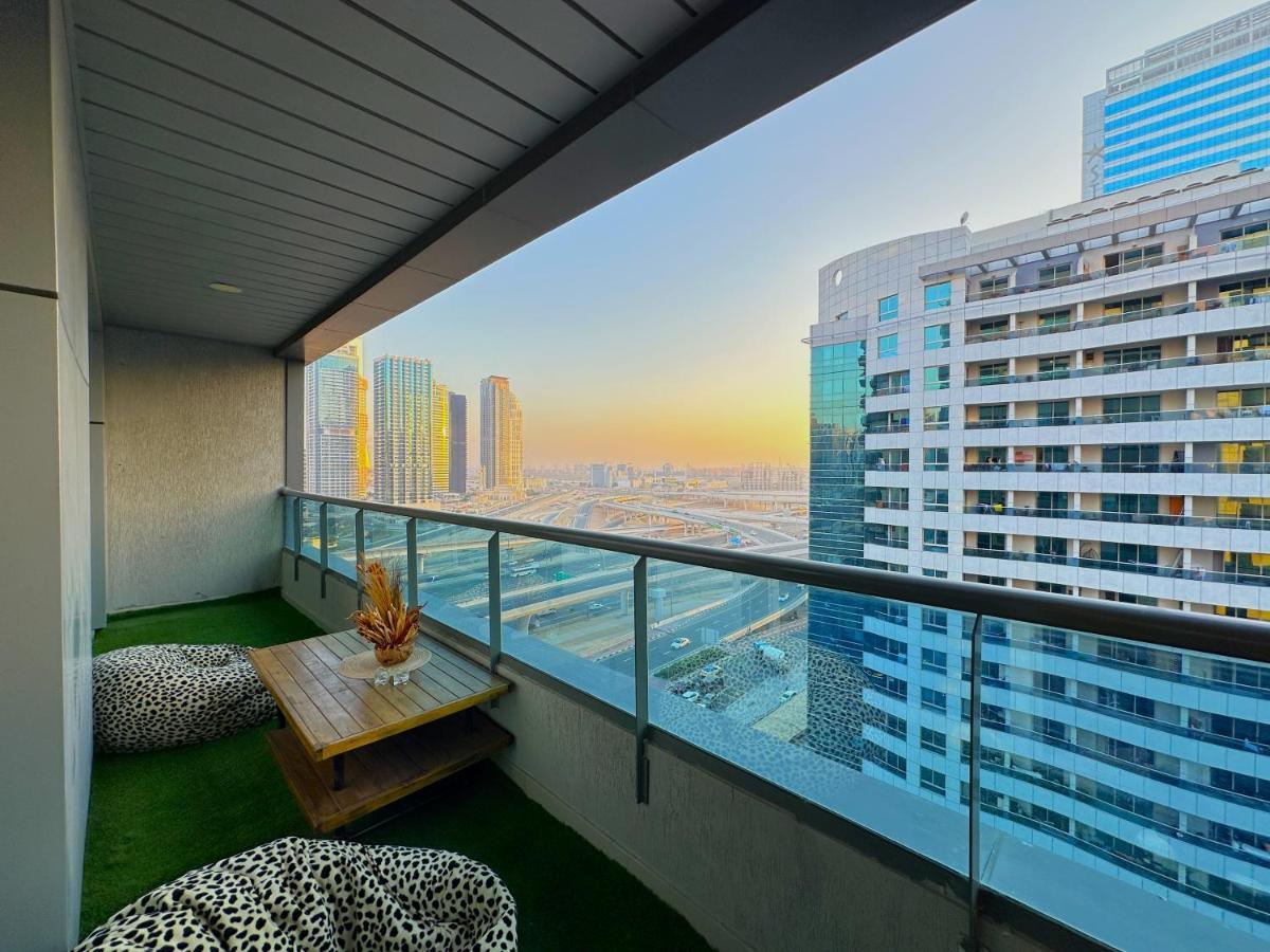 Luxury & Centric Flat With Balcony Views In Marina Apartment