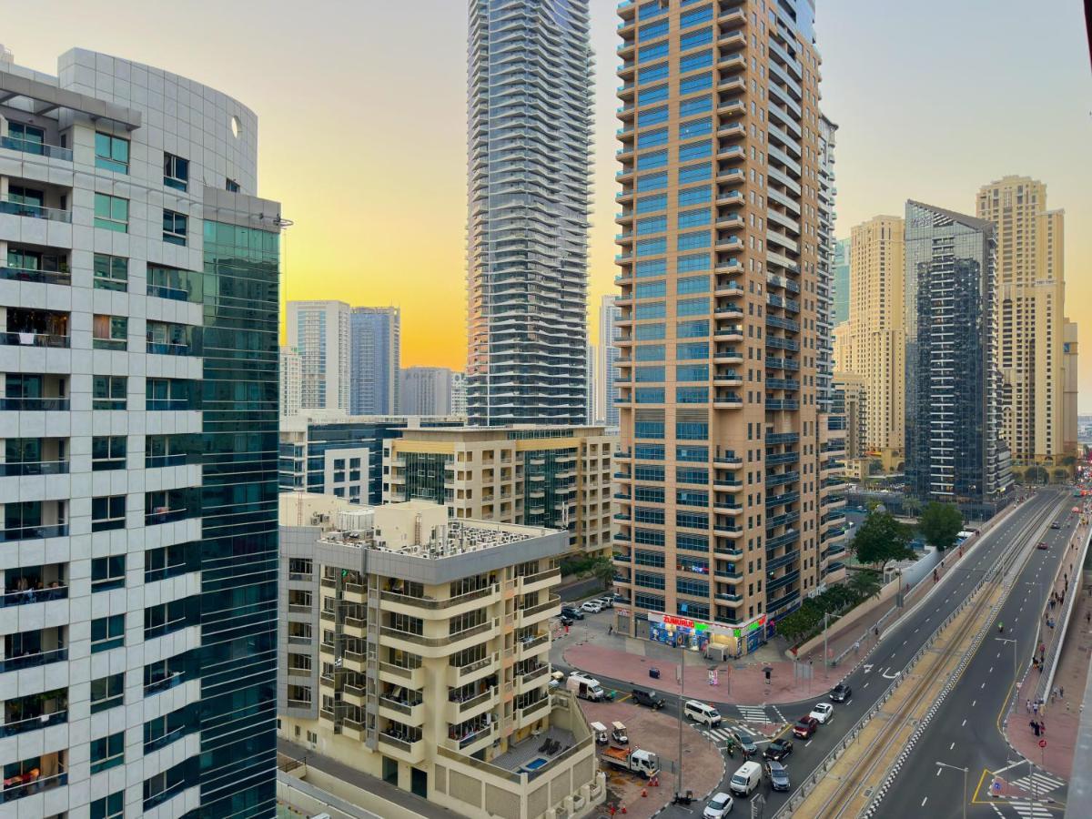 Luxury & Centric Flat With Balcony Views In Marina * Dubai