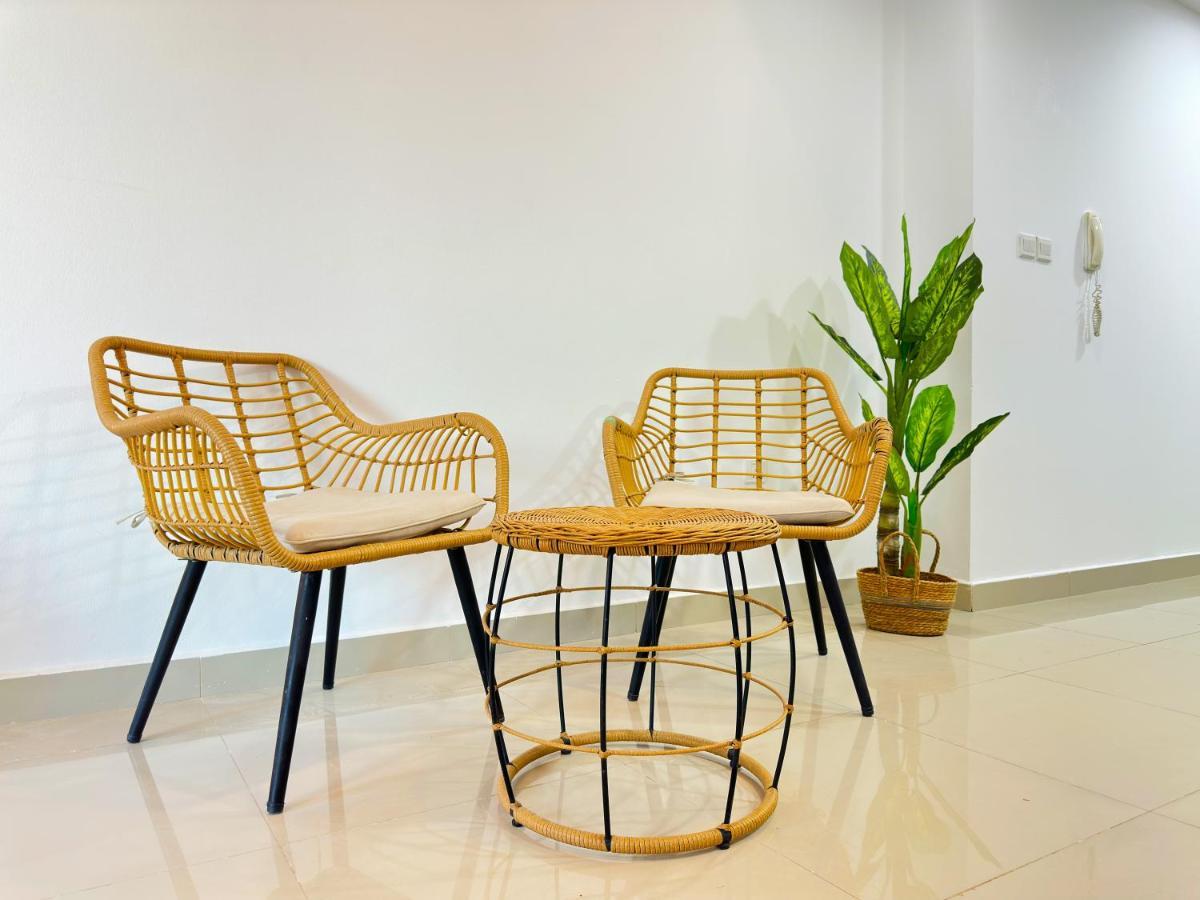 Luxury & Centric Flat With Balcony Views In Marina