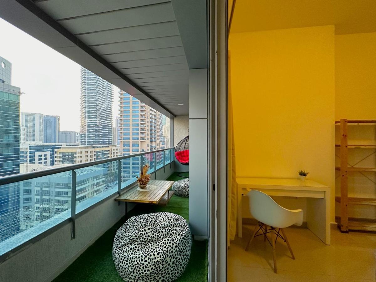 Apartment Luxury & Centric Flat With Balcony Views In Marina Dubai