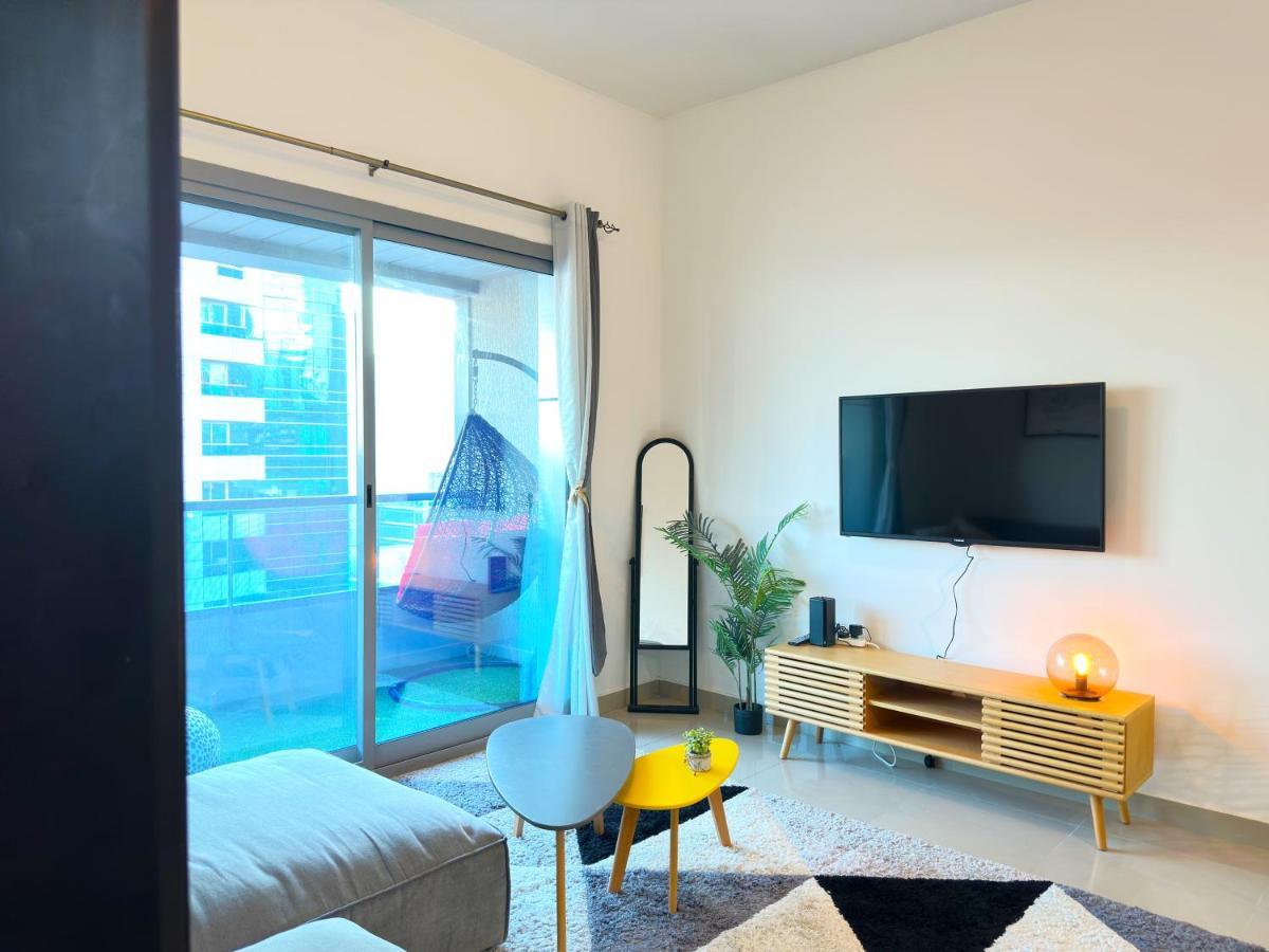 Luxury & Centric Flat With Balcony Views In Marina Apartment Dubai