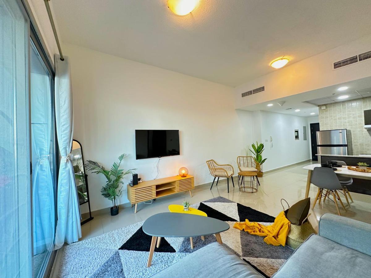 Luxury & Centric Flat With Balcony Views In Marina