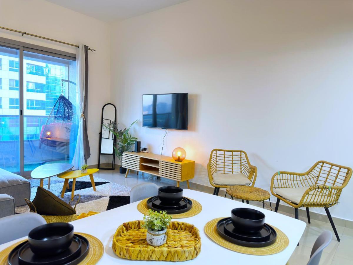 Luxury & Centric Flat With Balcony Views In Marina * Dubai