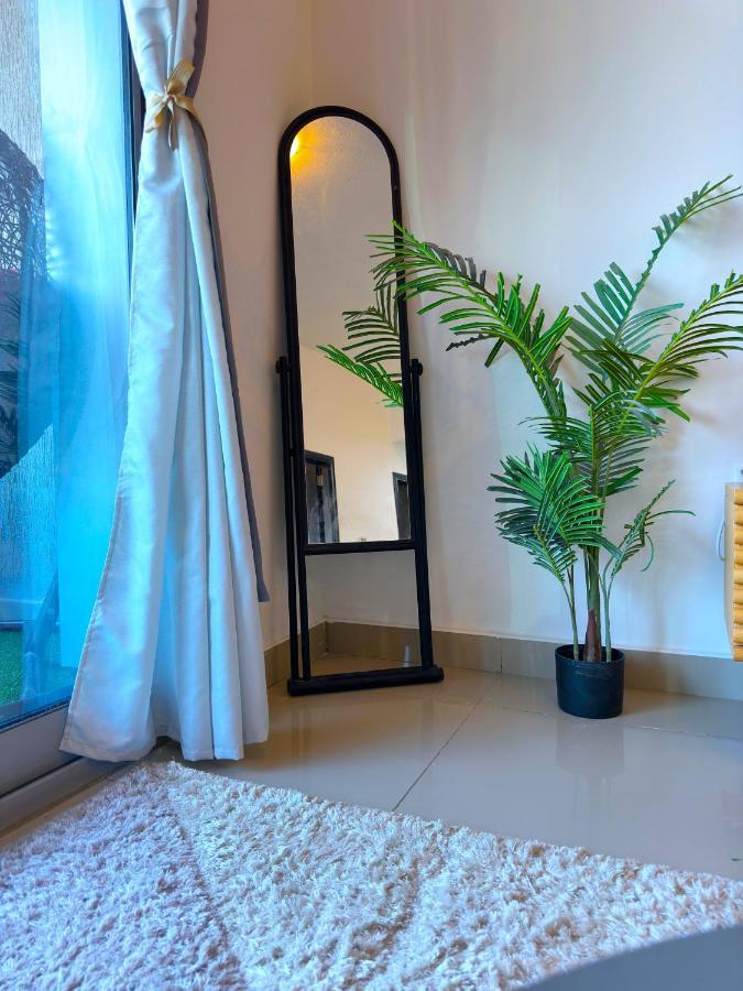 Luxury & Centric Flat With Balcony Views In Marina Dubai