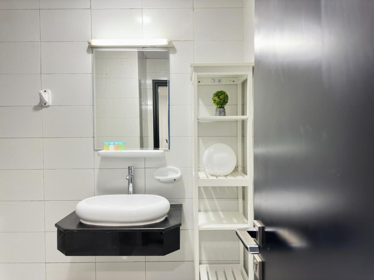 Luxury & Centric Flat With Balcony Views In Marina * Dubai
