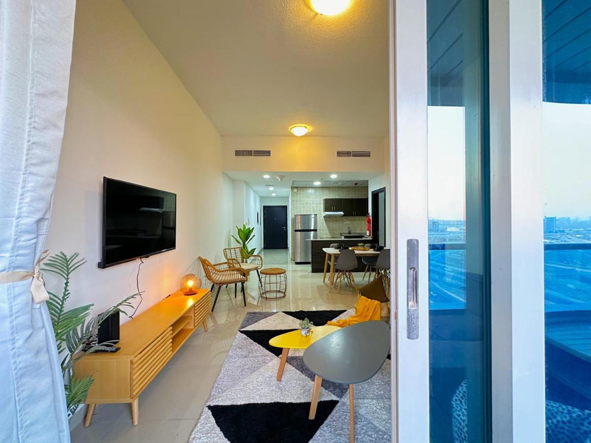 Luxury & Centric Flat With Balcony Views In Marina