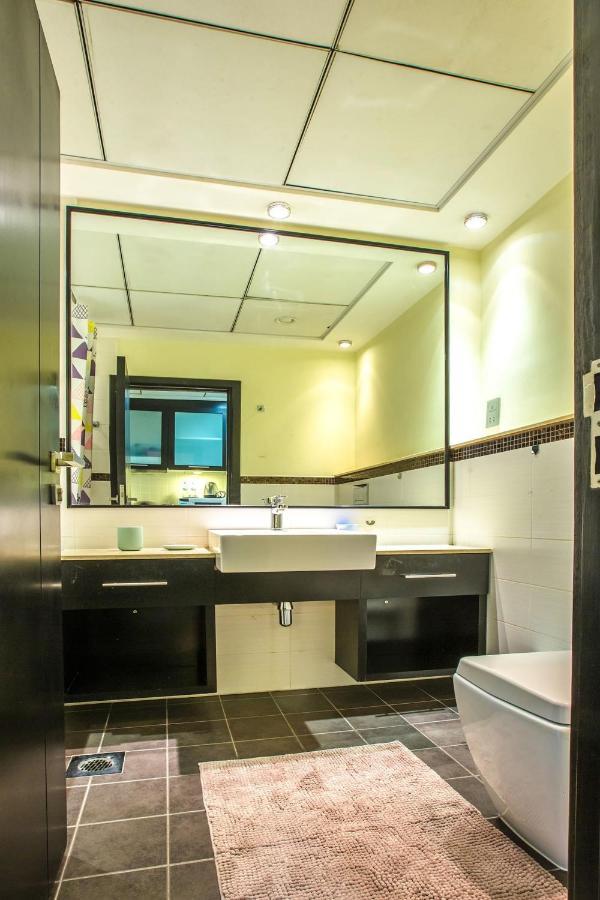 Well Located On 9 Floor Sky View Tower Apartment *