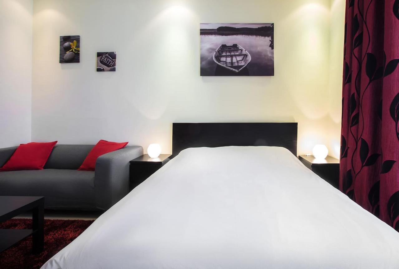 Well Located On 9 Floor Sky View Tower Apartment *