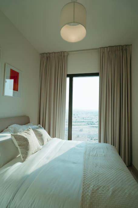 Apartment Spacious Modern 1 Bedroom Town Square, Dubai. Dubai