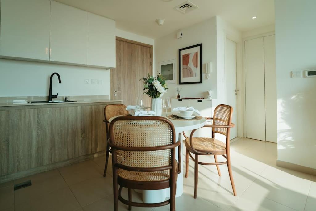 Spacious Modern 1 Bedroom Town Square, Dubai. * Dubai