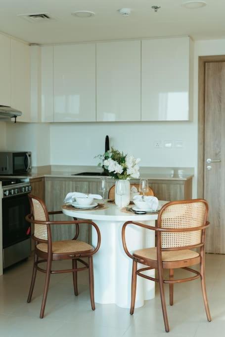 Apartment Spacious Modern 1 Bedroom Town Square, Dubai. Dubai