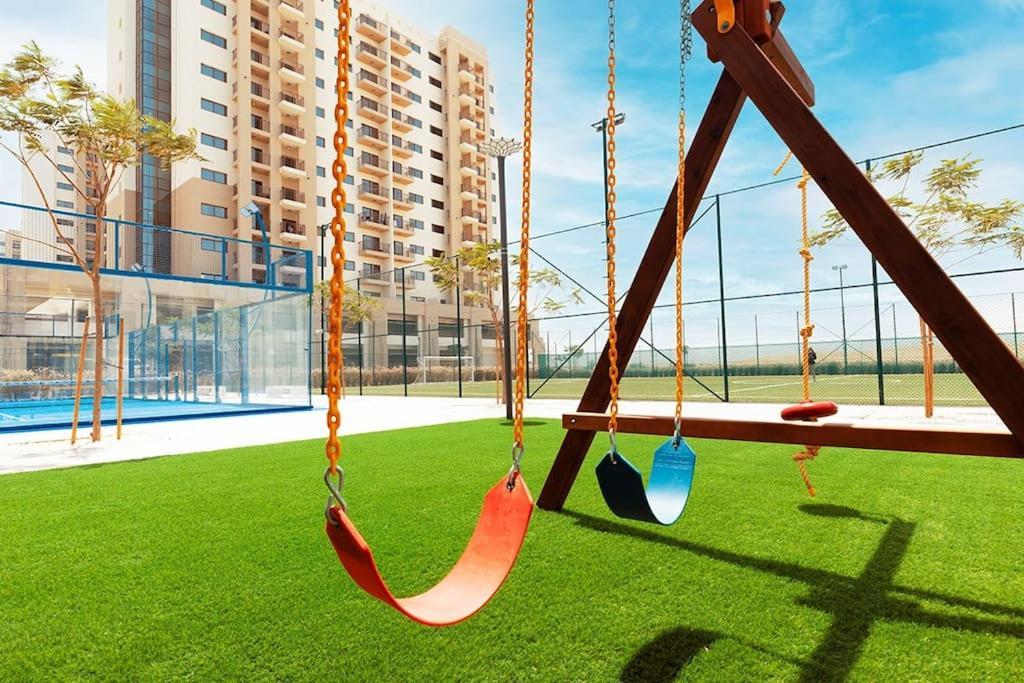 Apartment Spacious Modern 1 Bedroom Town Square, Dubai.