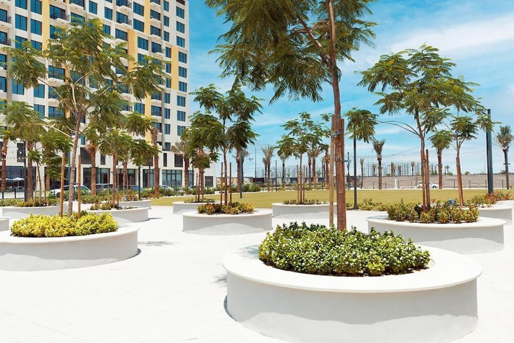 Apartment Spacious Modern 1 Bedroom Town Square, Dubai.
