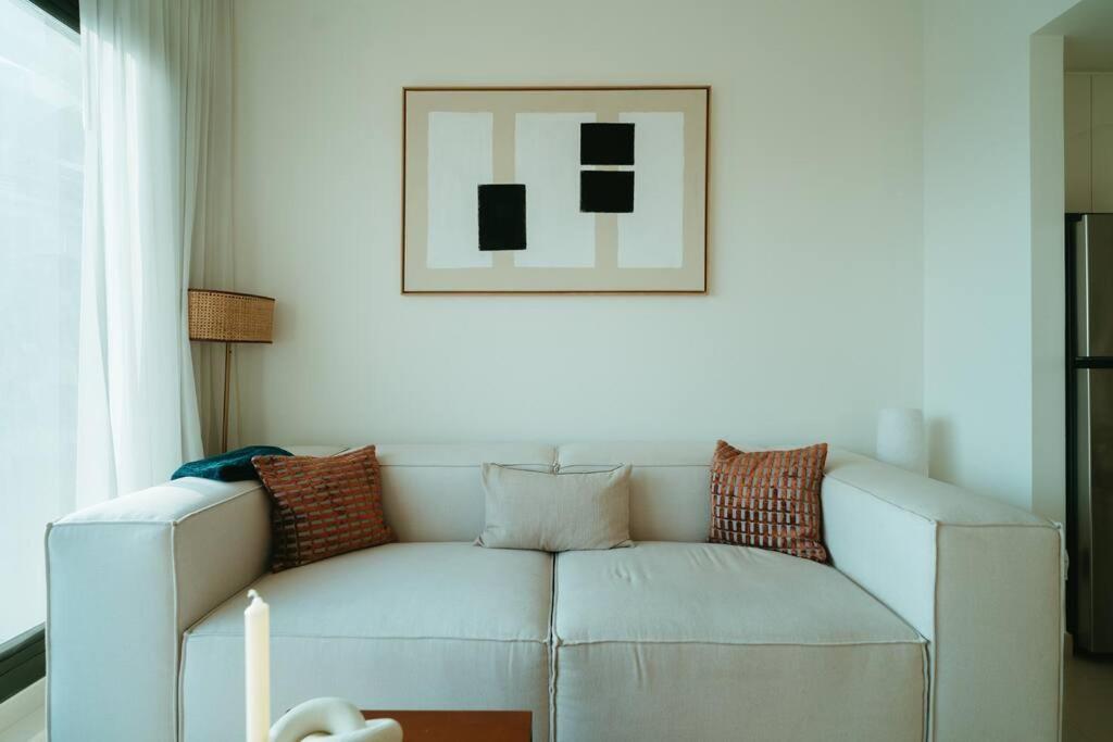 Spacious Modern 1 Bedroom Town Square, Dubai. Apartment *