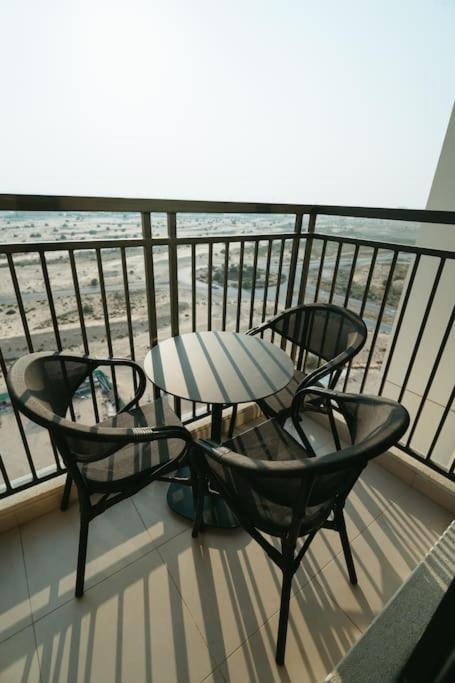 Apartment Spacious Modern 1 Bedroom Town Square, Dubai. Dubai
