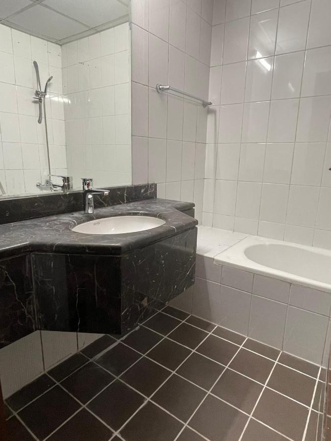 Close To Burj Khalifa And Downtown Apartment *