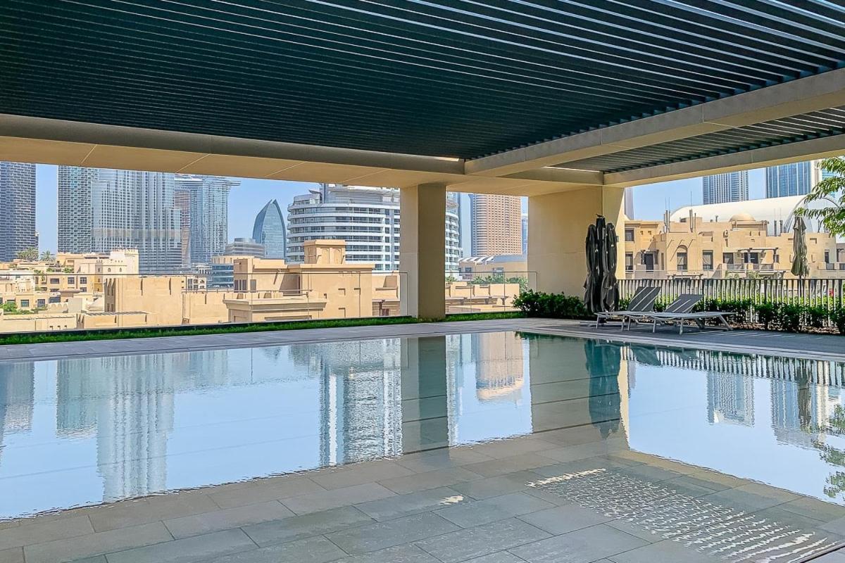 Frank Porter - Burj Royale * Dubai