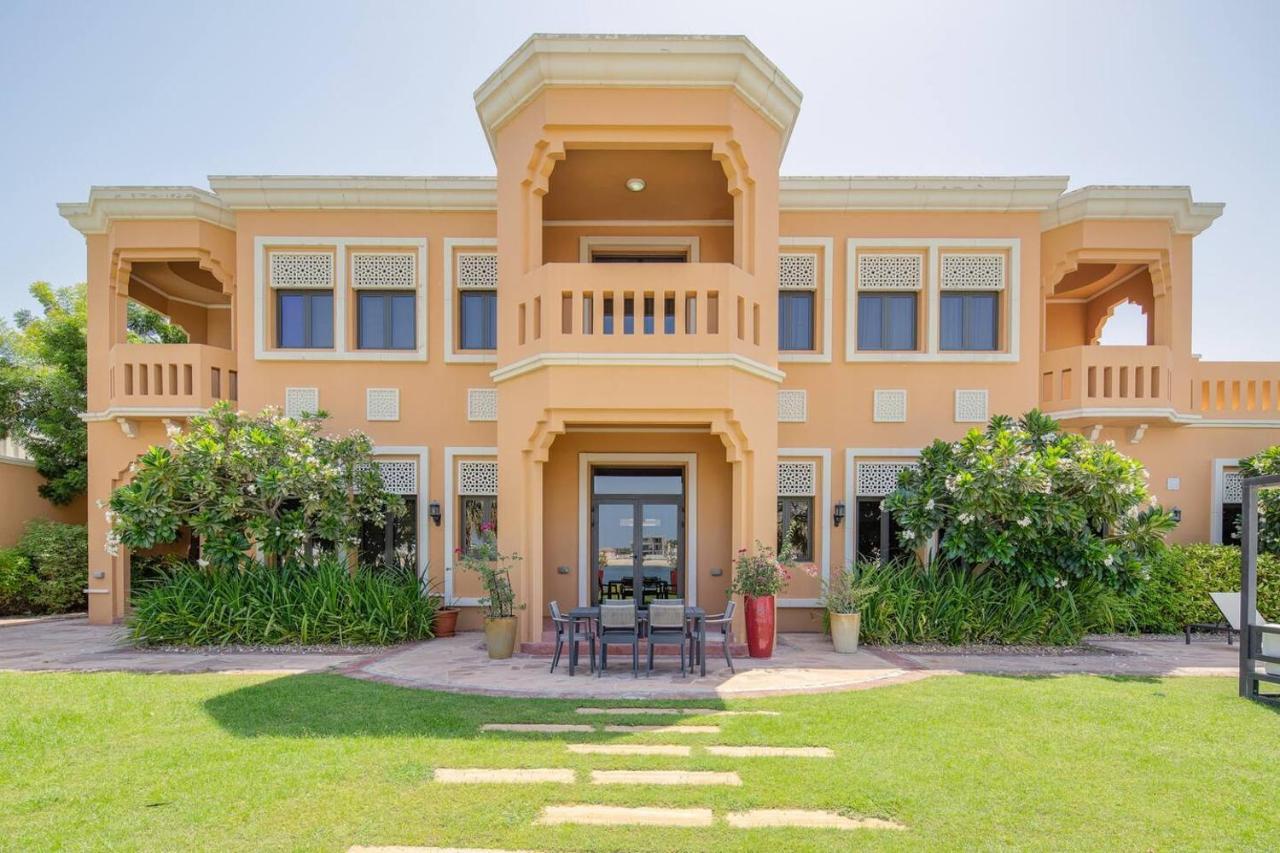 Villa Frond F, Beachfront Villa, Palm Jumeirah - Mint Dubai