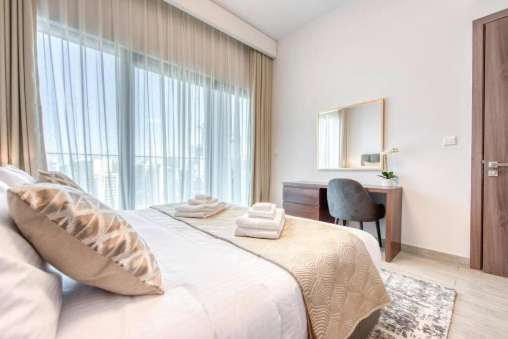 Sol Avenue - Luxury 1 Bedroom With Full Burj Khalifa View Apartment *