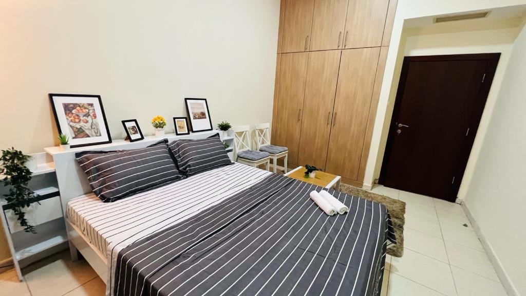 Pansiyon Beautiful Bedroom In Al Barsha Near Mashreq Metro *