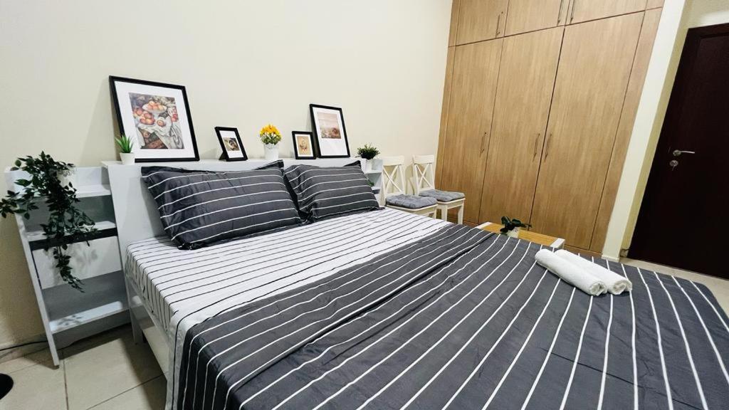 Pansiyon Beautiful Bedroom In Al Barsha Near Mashreq Metro Dubai