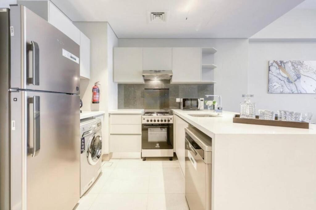 Sol Avenue - Luxury 1 Bedroom With Full Burj Khalifa View * Dubai