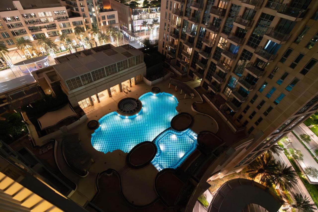 Daire Burj Khalifa Views / 5 Min Walk From Mall / Opera / Upgraded / Designer Choice / 8 People / The Location Dubai