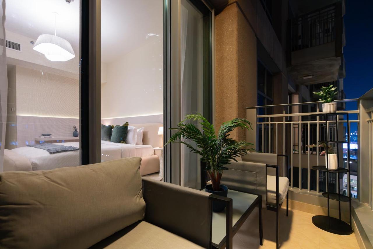 Daire Burj Khalifa Views / 5 Min Walk From Mall / Opera / Upgraded / Designer Choice / 8 People / The Location