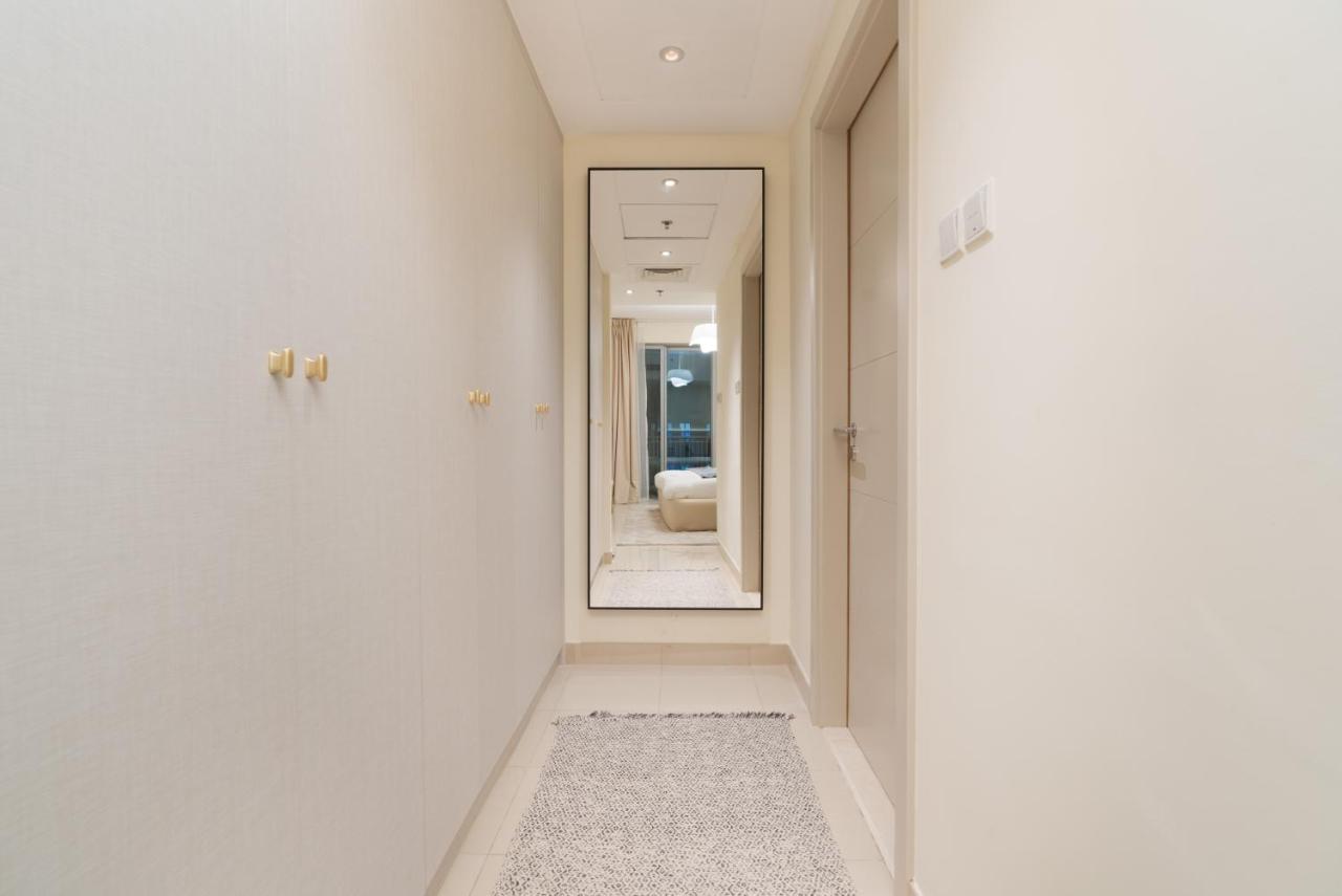 Burj Khalifa Views / 5 Min Walk From Mall / Opera / Upgraded / Designer Choice / 8 People / The Location Daire Dubai