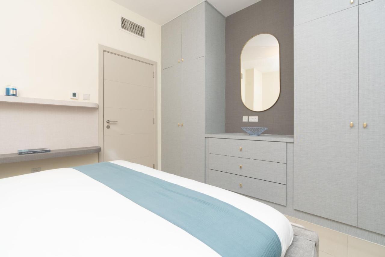 Burj Khalifa Views / 5 Min Walk From Mall / Opera / Upgraded / Designer Choice / 8 People / The Location Daire *