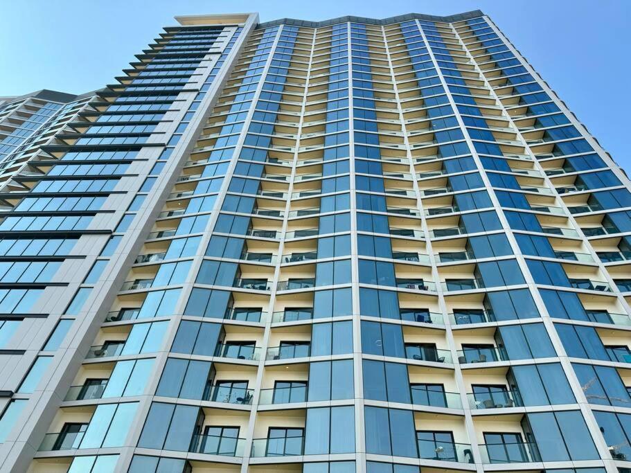 Stylish Brand New 1 Bedroom Apartment *