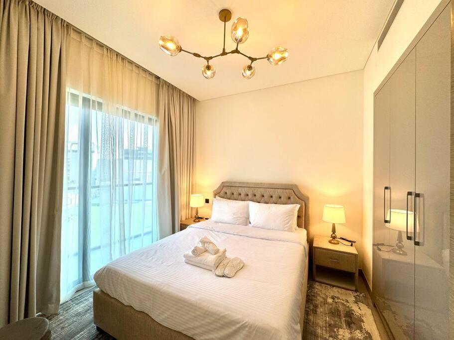 Stylish Brand New 1 Bedroom Apartment *