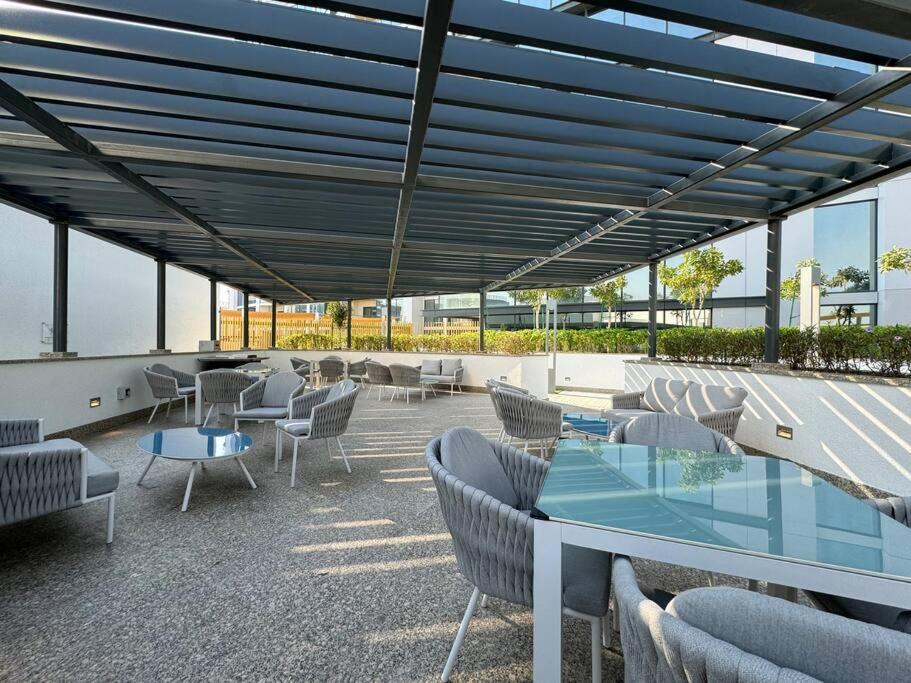Apartment Stylish Brand New 1 Bedroom *