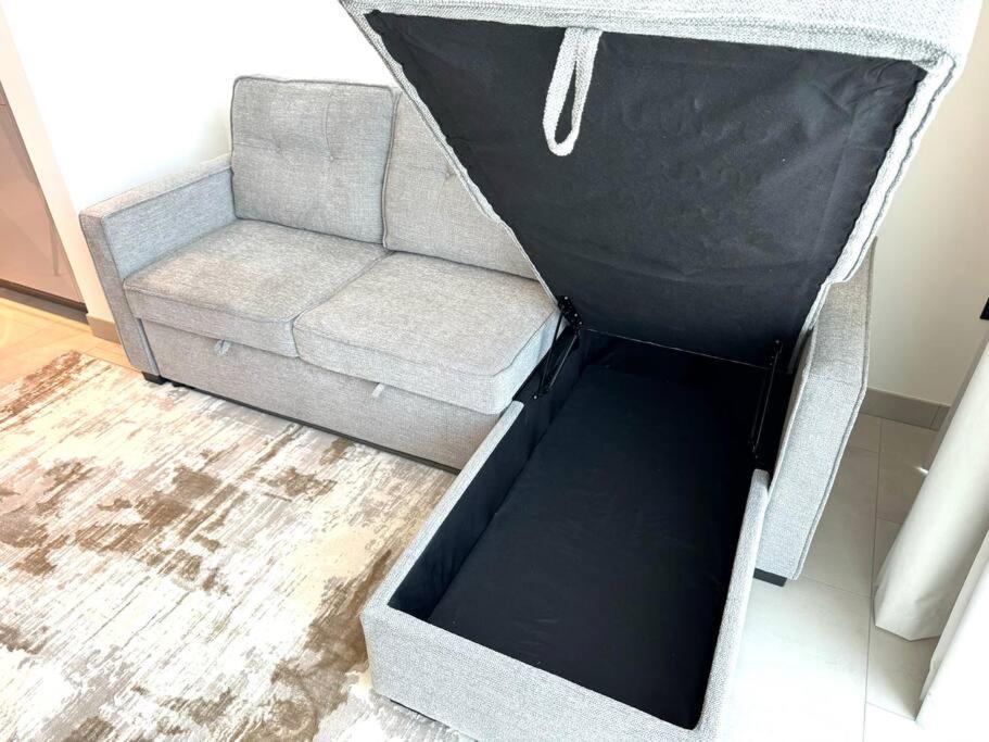 Stylish Brand New 1 Bedroom Apartment *