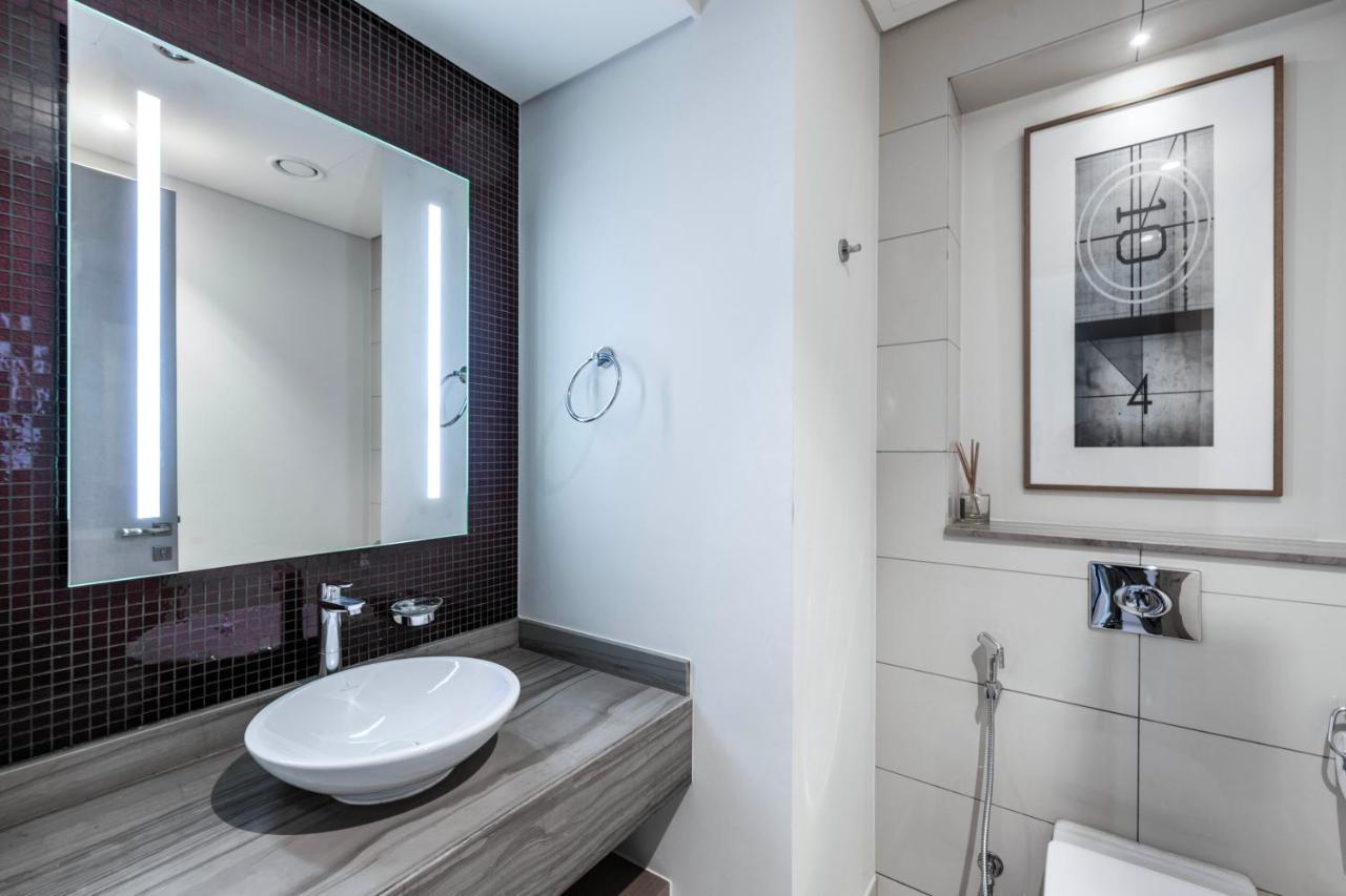 Paramount Towers - Elegant